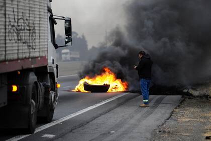 La protesta de los transportistas en la autopista Rosario-Buenos Aires, a la altura de Villa Constitución, en Santa Fe