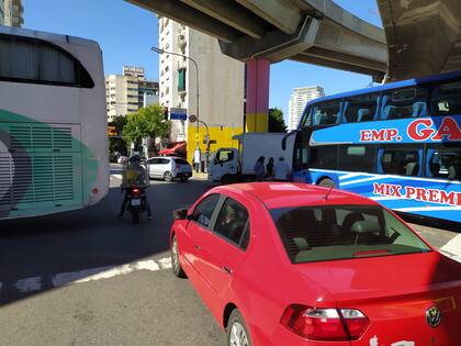 Protesta de empresas y agencias de turismo en la avenida 9 de julio