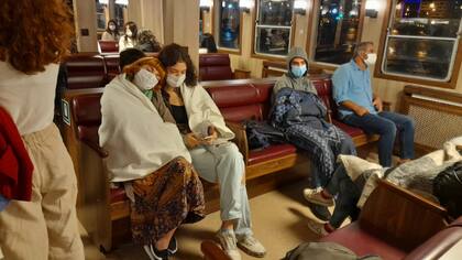 Protesta de estudiantes turcos que duermen en estaciones de trenes cercanas a las universidades