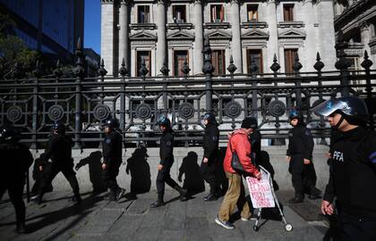 Protesta de jubilados frente al Congreso