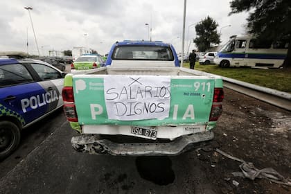 El presidente Alberto Fernández se quejó por el uso de móviles policiales en la protesta