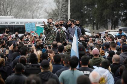 Protesta de la policía bonaerense en el Puente 12, en La Matanza