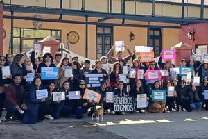Protesta de padres y docentes en el Instituto Dámaso Centeno, de Caballito, contra el ministro Luis Petri