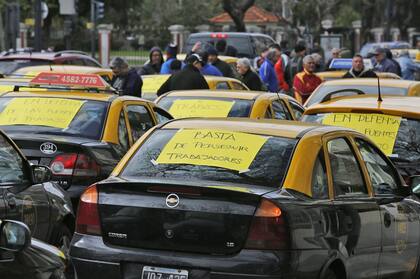 Protesta de taxista en avenida del Libertador y General Paz