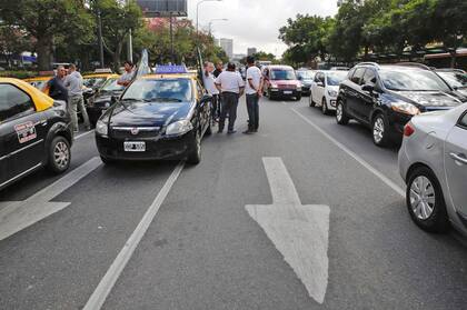 Conductores de la ciudad de Buenos Aires, de La Plata, Mar del Plata y San Isidro participan del reclamo