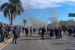 Protesta de trabajadores de la línea 126, tras el ataque a un colectivero en La Matanza