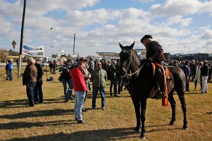 Desde veterinarios a peones estuvieron en la protesta en San Antonio de Areco