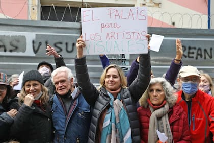 Protesta de trabajadores y artistas en el Palais de Glace