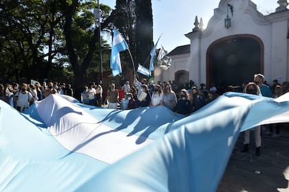Las protestas contra la suspensión de las clases se reiteraron frente a la Quinta de Olivos desde el anuncio presidencial