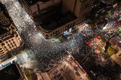 Protesta en reclamo, entre otros, por los tres últimos femicidios de Agostina, Dulce y Noelia