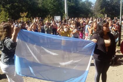 Protesta en Villa La Angostura por el asesinato de Guadalupe Curual