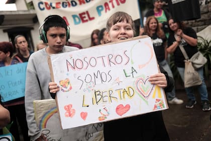 Protesta frente a la sede de Andis