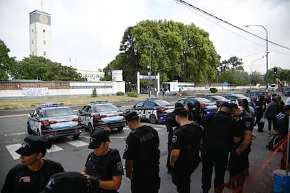 Protesta policial en Santa Fe: fracasó la negociación de la madrugada y se cortó la cadena de mando