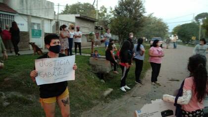 Protesta por el asesinato del policía Héctor Gabriel Quiroga, en el barrio Japonés de la localidad de La Reja, Moreno