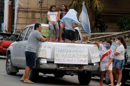 Protesta por el regreso de las clases en San Miguel de Tucumán