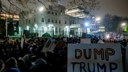 Protestas anti- Trump frente al consulado de EE.UU. en Hamburgo, Alemania