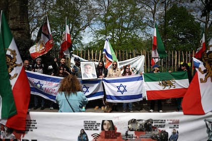 Protestas contra el régimen iraní en la embajada de ese país en Londres