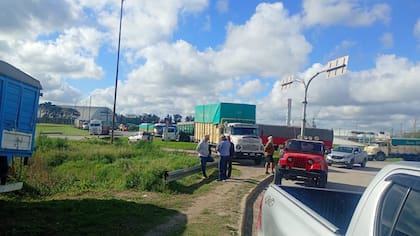 Protestas de transportistas en la rotonda de Quequén
