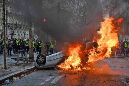 Protestas e incidentes por el aumento de la nafta en Francia