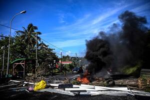 Infierno en el Caribe: disturbios, saqueos y tensión en una isla en rechazo a un plan contra el Covid