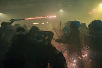 Protestas en Milán durante el primer día de los Juegos Olímpicos de Invierno