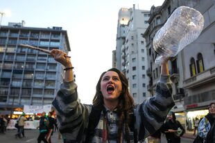 Protestas en Montevideo por la crisis hídrica. (AP/Matilde Campodonico)