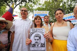 Patricia Bullrich acompañó una protesta de venezolanos contra la visita de Maduro