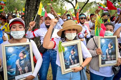 Protestas en Tailandia en contra del golpe militar en Myanmar