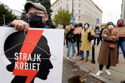 Protestas en Varsovia por el reciente endurecimiento de la restrictiva ley de aborto de Polonia