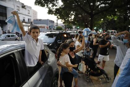 Protestas frente a la quinta de Olivos por la continuidad de las clases presenciales