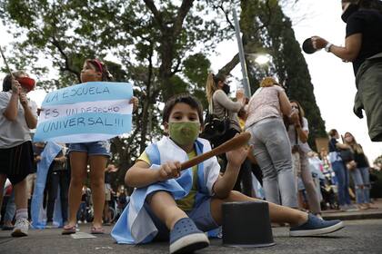 Protestas frente a la quinta de Olivos por la continuidad de las clases presenciales