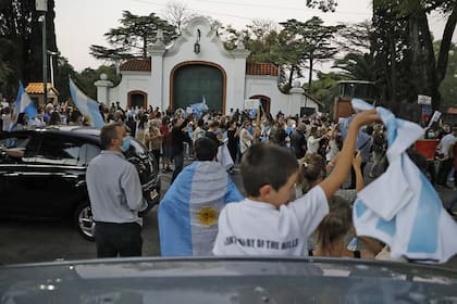 Protestas frente a la quinta de Olivos por la continuidad de las clases presenciales