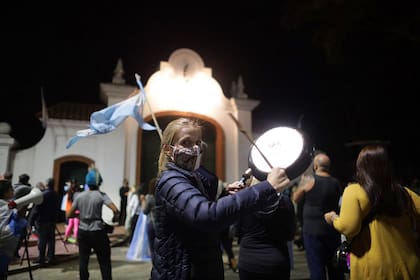 Protestas frente a la quinta de Olivos por las restricciones anunciadas por el gobierno nacional debido a la pandemia por coronavirus