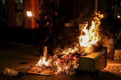 Durante los enfrentamiento hubo incendios y destrozos