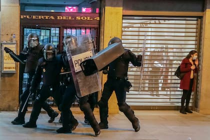 El cantante fue arrestado el martes y desde entonces hay manifestaciones en varias ciudades