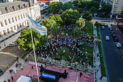 Los organizadores de Pro, la Unión Cívica Radical y la Coalición Cívica invitaron desde sus redes sociales a sumarse a la iniciativa, bajo las consignas "juntos por la educación" y "la escuela no puede esperar más"