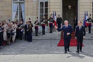 Protestas y escepticismo reciben al nuevo primer ministro de Francia en su primer día en el cargo