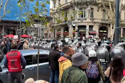 Protocolo antipiquetes en la marcha de jubilados a la Plaza de Mayo