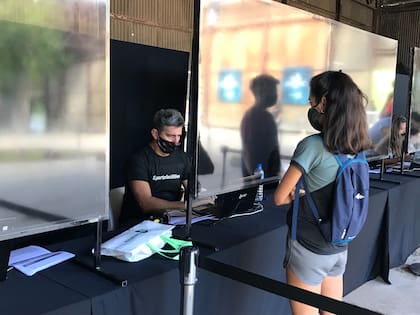 Protocolos de entrega de kits en la Media Maratón de Mendoza