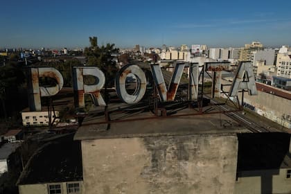 Provita resistió los proyectos que giraron en torno a su edificio; se estima que el precio de venta rondaría los cuatro millones de dólares