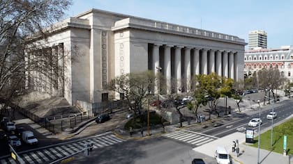 Próximo a la Facultad de Ingeniería, el terreno de Independencia y Azopardo tiene un frente de 70 mts y permite pensar en una torre 26 pisos con un potencial estimado de 55.000 m2 de superficie vendible.
