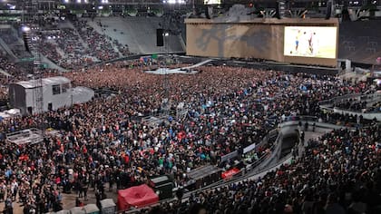 El Estadio Único de La Plata repleto durante el showde U2 y Noel Gallagher
