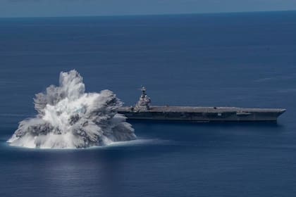 "Pruebas de impacto de buque completo": una explosión experimental de la Marina de Estados Unidos tuvo como objetivo medir la dureza de los barcos ante una situación de ataque