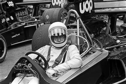 Pryce a bordo del Shadow-Ford DN3B, en el Gran Premio de Brasil de 1975