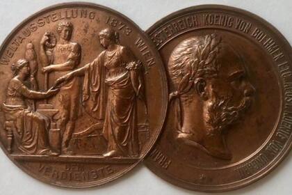 Pryce Jones participó en exposiciones en todo el mundo y ganó varias medallas, como esta en la Feria de Viena de 1873