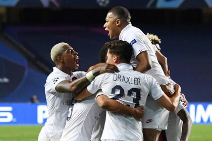 PSG celebra el pase a semifinales de la Champions, en Lisboa. Espera por el ganador de Atlético de Madrid-Leipzig