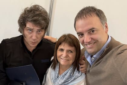 Milei, Bullrich y Manuel Adorni en los comienzos de la presidencia del libertario