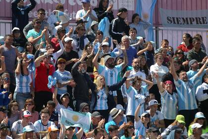 La pasión de la hinchada en celeste blanco