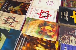 Decía que tenía una librería de ediciones bélicas, pero vendía simbología y propaganda nazi