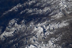 Publicaron impactantes fotos del Monte Everest tomadas desde la Estación Espacial Internacional (Foto: Instagram @astro_pettit)